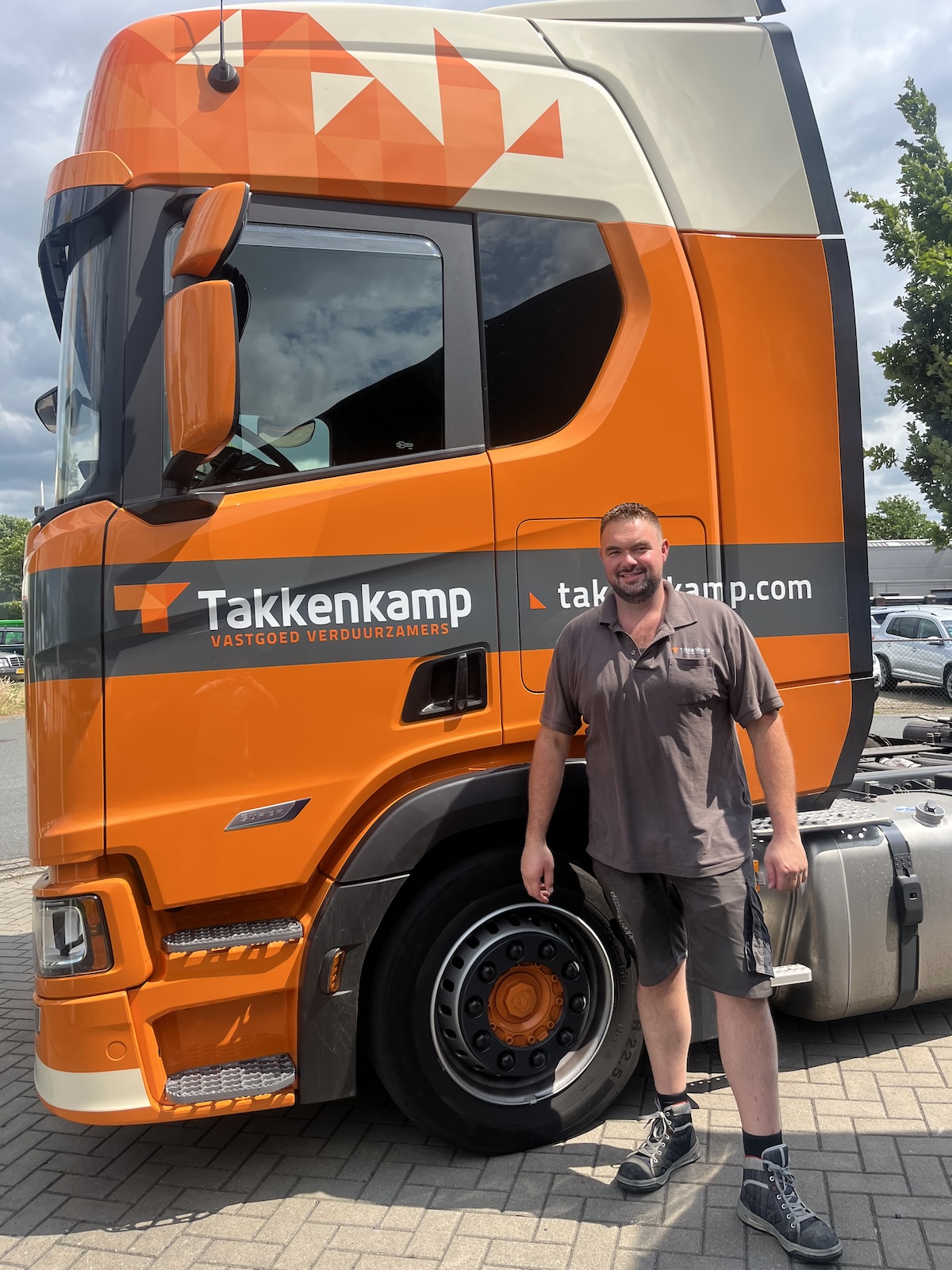 Peter Lepping voor vrachtwagen Takkenkamp