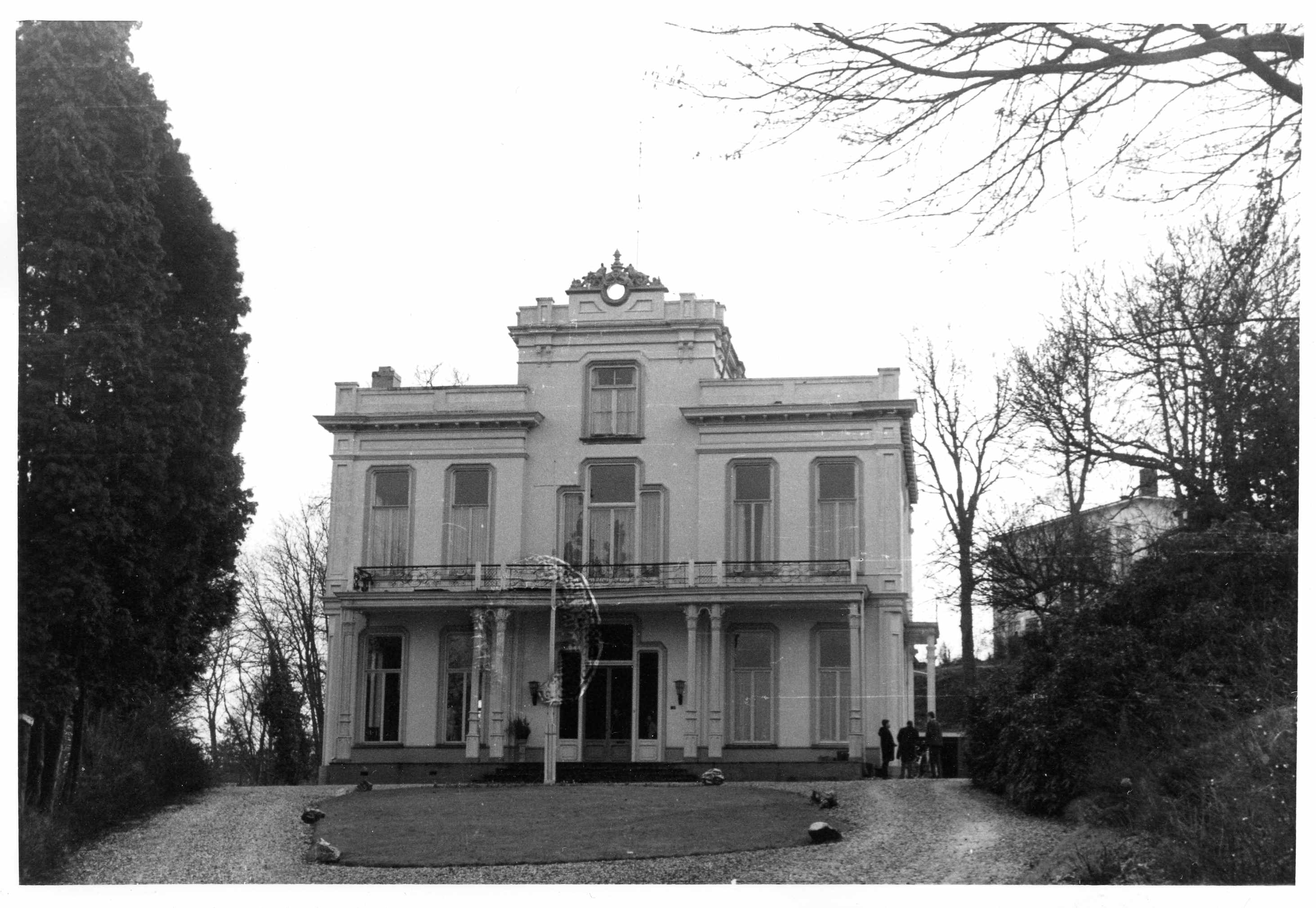 Rijksstraatweg_110_-_Villa_Westerbeek_(gebouwd_1868)_-_F78150_-_Van_der_Grinten